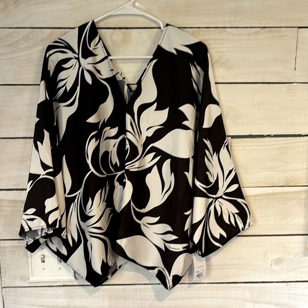 Black and White Floral Women's Top